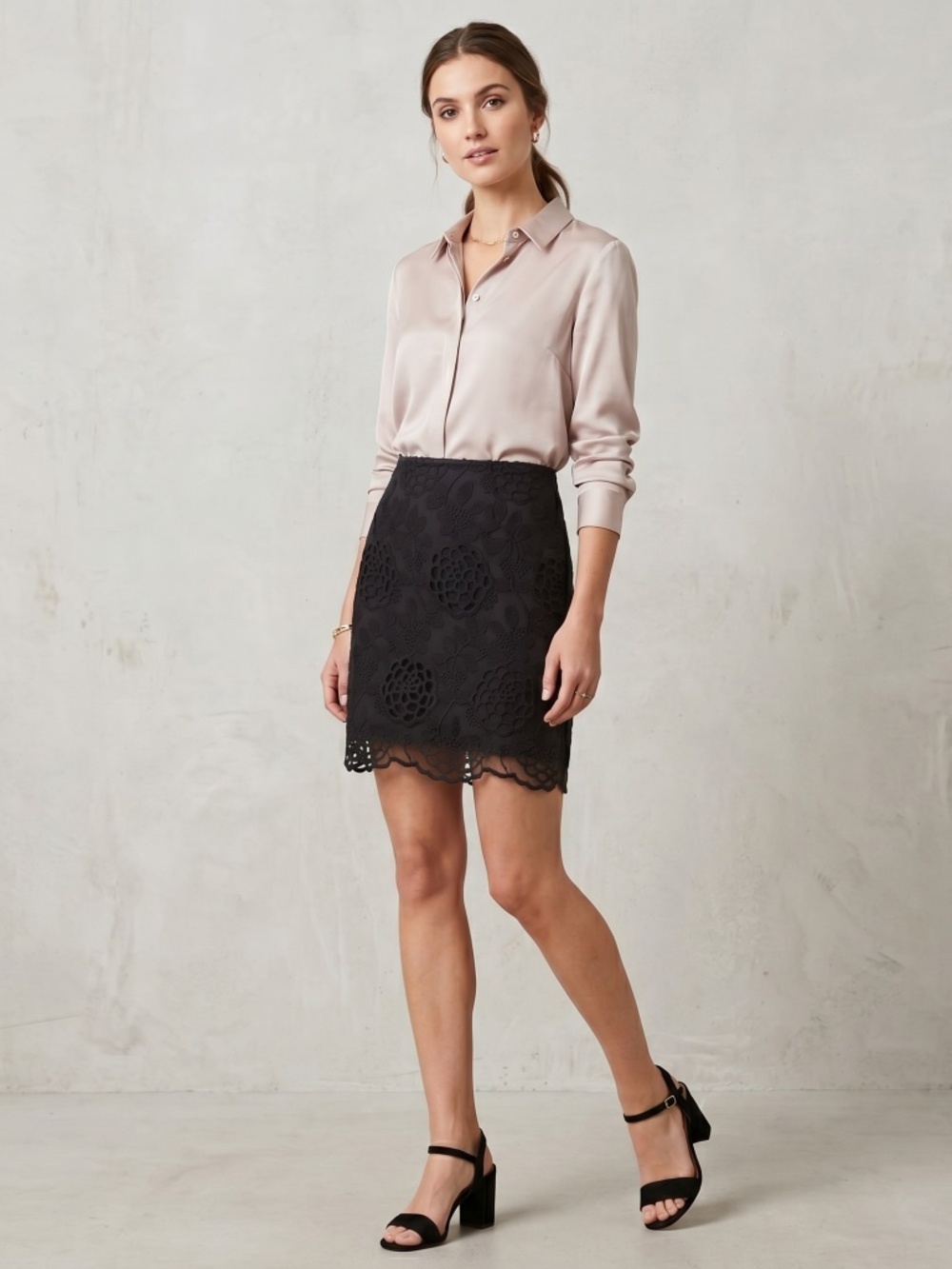 HALOGEN Elegant Black Lace short Skirt size 2
